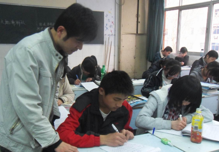 中小学生“奶酪字体”盛行，老师却并不喜欢，看见会扣卷面分