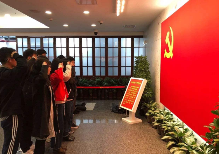 大学生入党好处多，决定权并不在辅导员手中，大一新生需提前了解