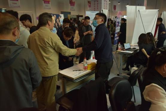 火了！一个月内，四川这所大学上演5场“抢人大战”！