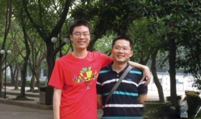 2011年，重庆小伙李翔，高考638分却坚持复读，夺文科状元进北大