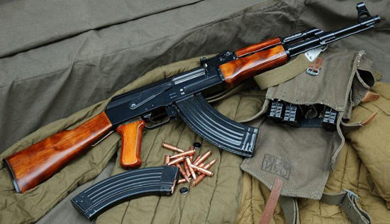 世界十大著名枪械盘点：从AK-47到M16的经典名枪全解析