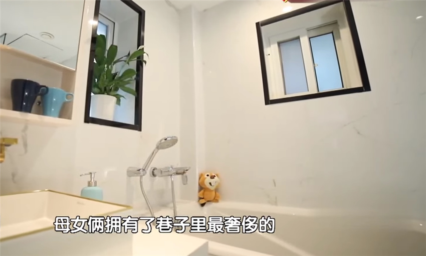 母女蜗居30㎡阁楼房，设计师爆改成3室3厅1厨1卫小别墅！太给力