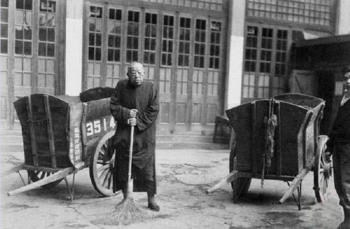 他是上海滩一代霸主，为替戏子出头得罪军阀，幸好杜月笙救他一命