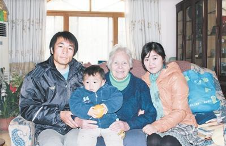 美国姑娘在华执教70年，周总理特批绿卡，家里五星红旗谁都不让碰