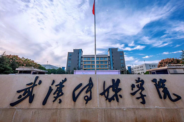 武汉多所高校“涨价”，“天价学费”无法承受，家长：供不起了