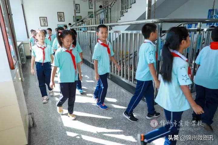 锦州市实验学校德胜、学苑两校区6000余师生参加安全疏散演练