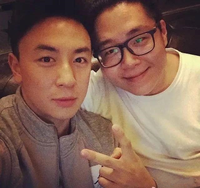 32岁释小龙，前女友是2婚3胎的何洁，分手后事业“翻身”无望？