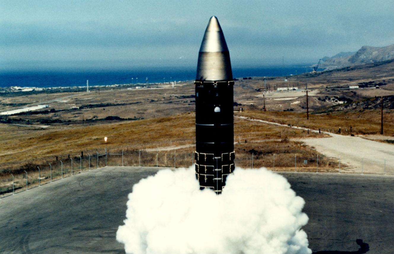 世界射程最远的导弹能打多少公里(美国导弹最远射程13000公里，俄罗斯16000公里，中国导弹呢？)