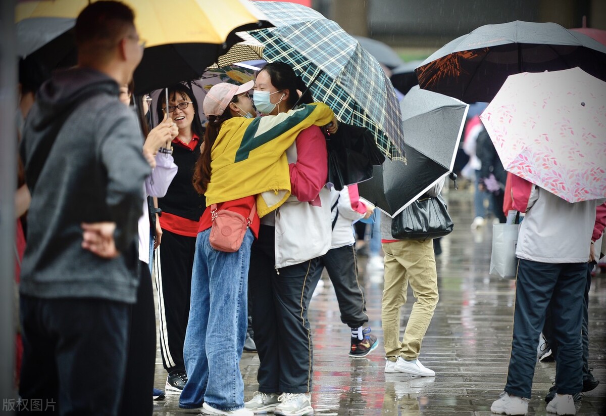 多个省份高考分数线出炉！文史类均上400分，理工类最低达到345分