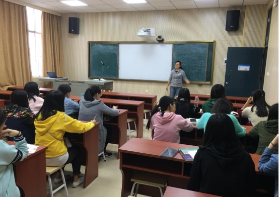 2所师范大学在二本招生，二本生也能当老师，缺点是位置有点远