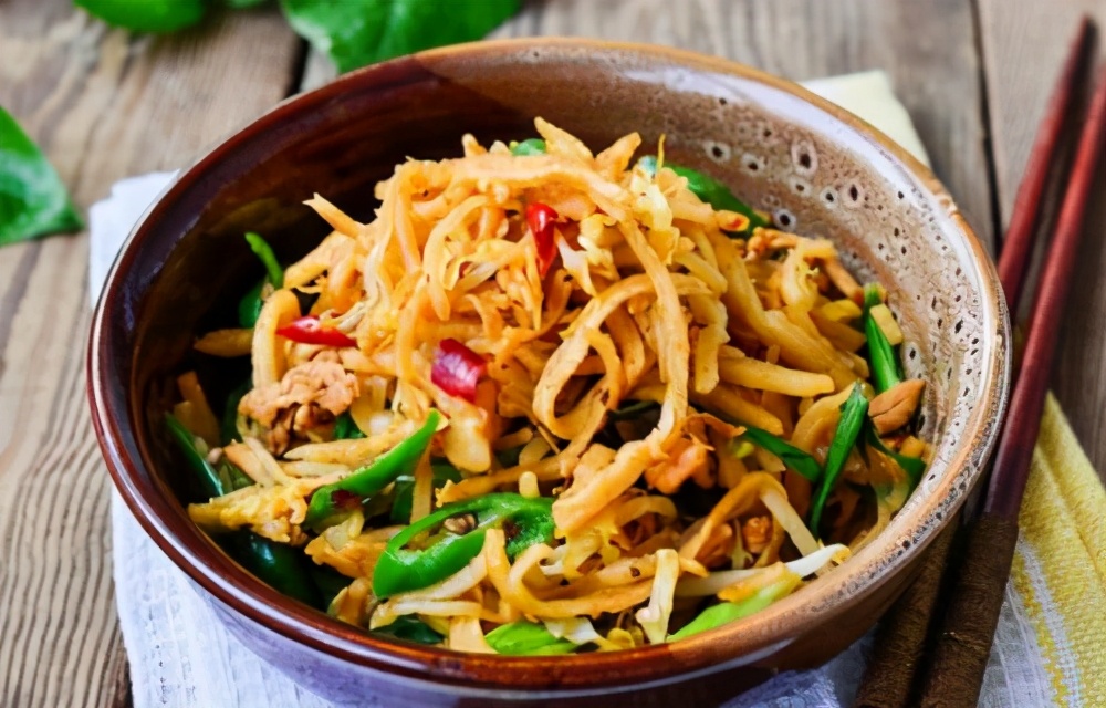 炒焖饼,饼丝发坨不好吃?大厨教你正确做法,饼丝筋道不发坨