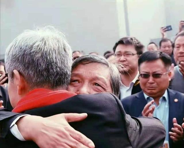 卸任西交党委书记，千人含泪送行，他究竟给中国教育带来了什么？