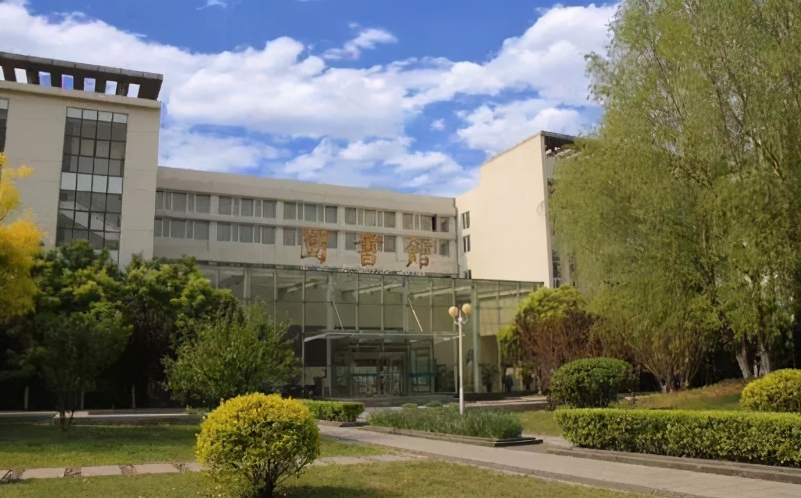 中等生就能考上的军校，毕业会有铁饭碗，薪资好待遇高