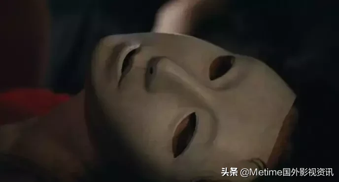 《妓院里的回忆》一部奢靡、绝美、压抑的电影