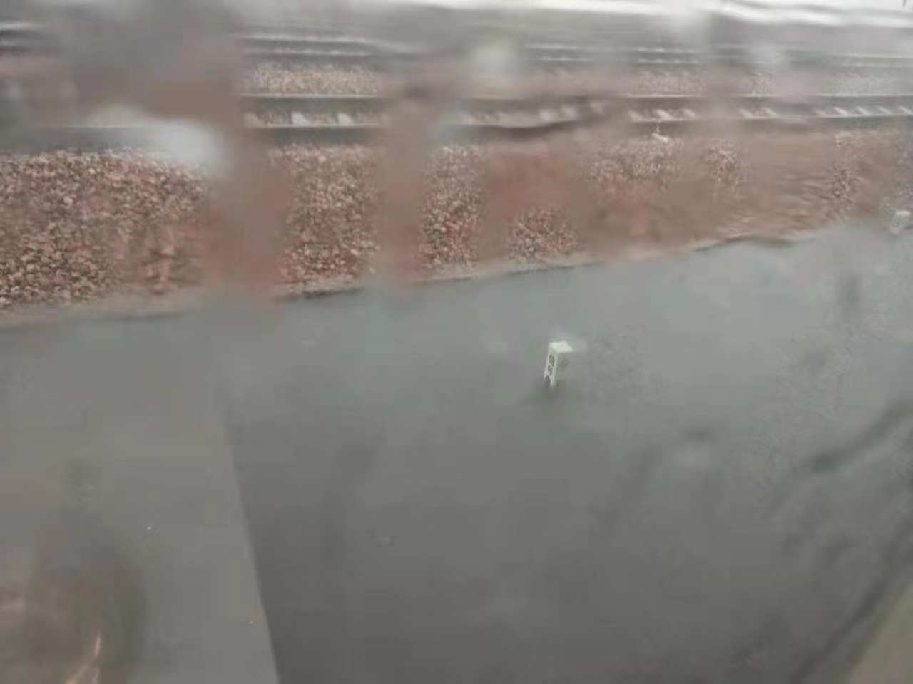 河南洪灾中，4趟列车旅客被困三天三夜：手机充电排长队，盒饭从15涨到25，脱困到家后第一件事是洗澡