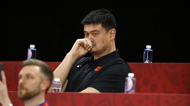 停播nba利好哪些股(NBA无限期停摆，姚明收获两大利好，外援不跑了球迷只看CBA)