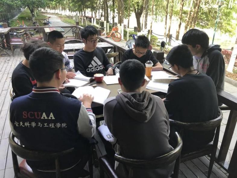 保送清北！四川“最牛”学霸寝室：收到22所名校offer，获13万奖学金！