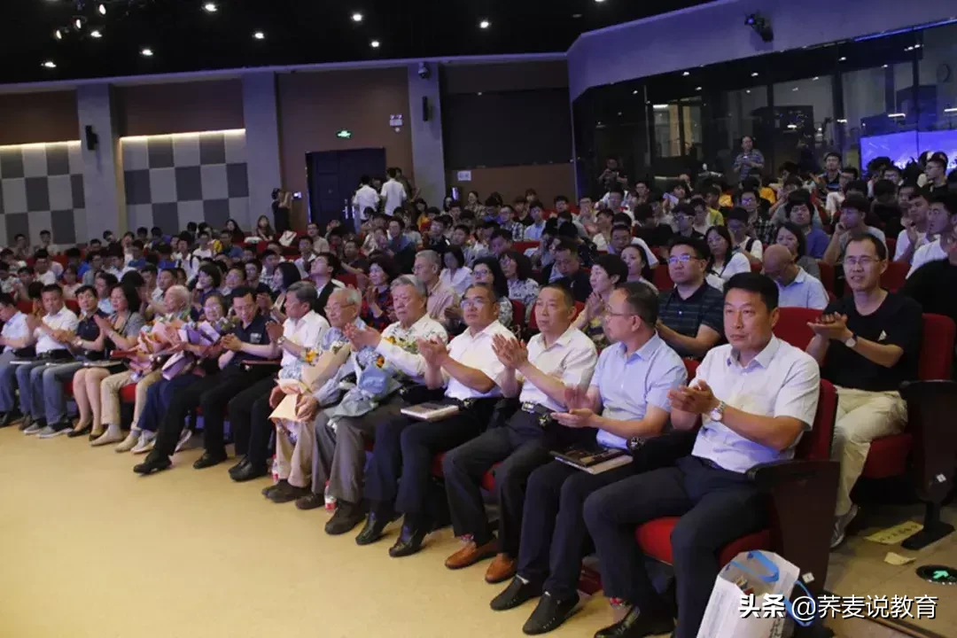 今年全国第一封本科生录取通知书，发出了！猜猜是哪所大学？