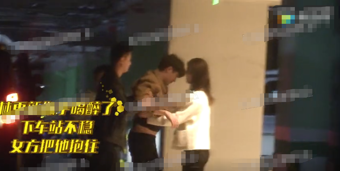 林更新携女友回家疑同居，主动为对方提重物，女方长相清纯颜值高