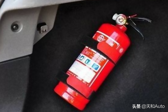 汽车灭火器有两种类型，如何选择与如何使用一定要掌握