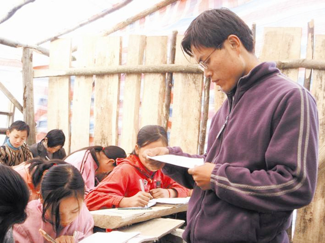 那位感动中国的支教老师，曾刺痛大众眼睛，已任县领导近3年