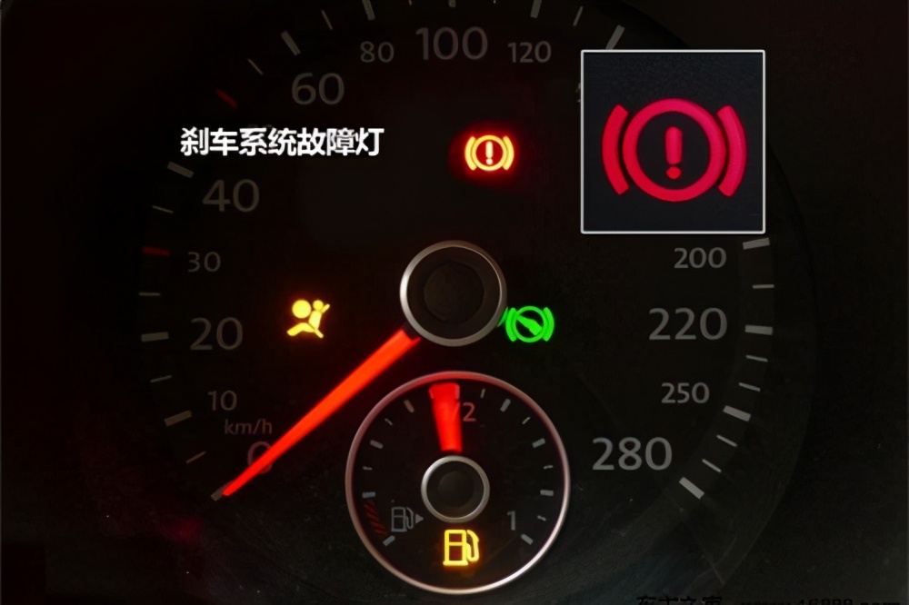 车主注意：仪表盘上这4个灯亮后，应立即靠边停车，现在弄懂不晚