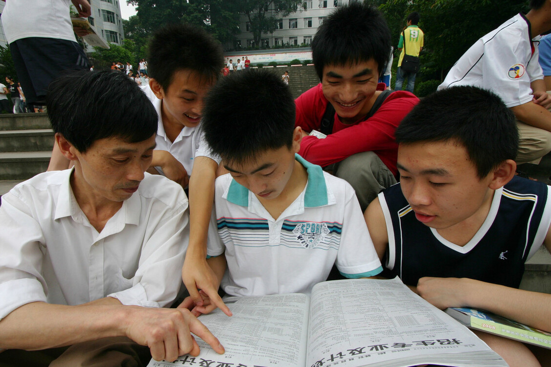 高考提前批是啥意思？和正常录取差别大吗？普通考生要谨慎选择