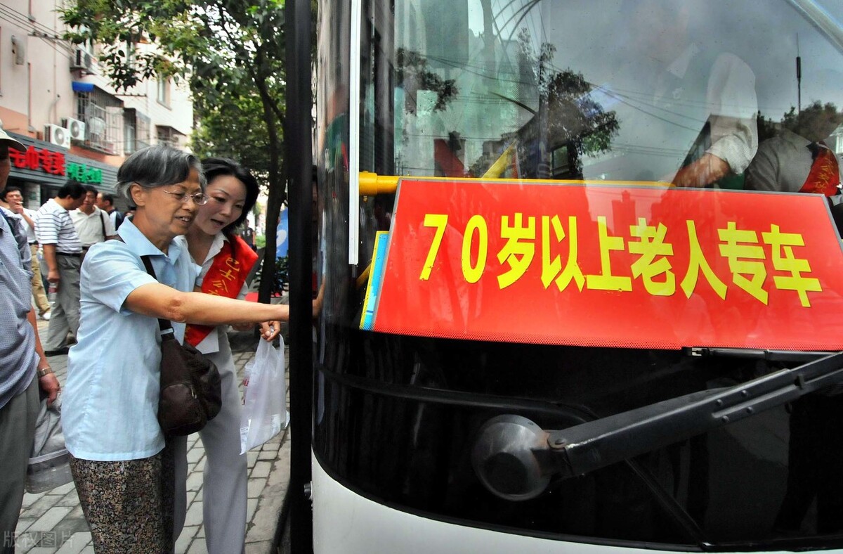 老年人适合的代步车推荐：安全便捷老年代步汽车精选