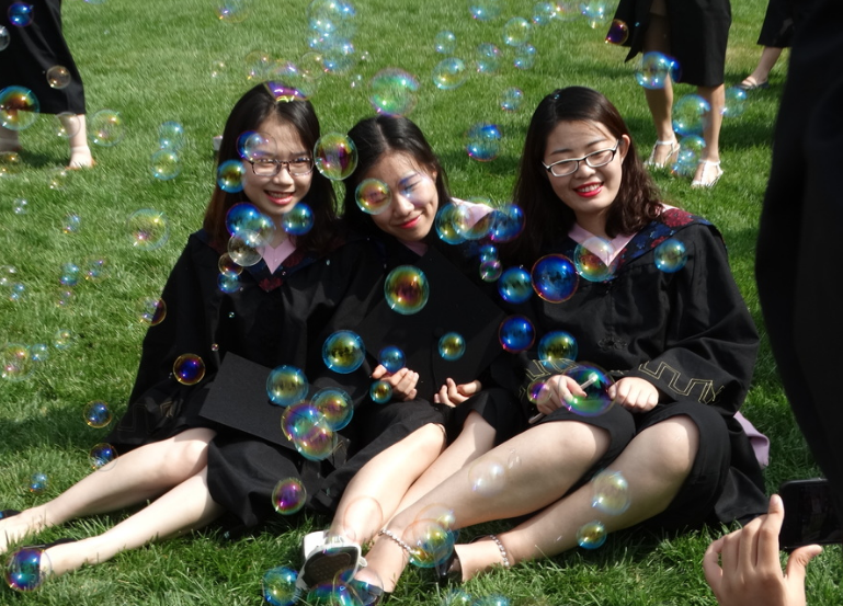 大学生毕业难度再升级，新规定2022即将落实，学生：幸亏毕业的早