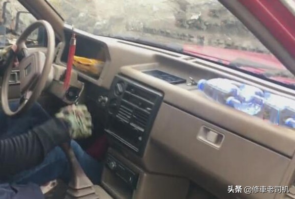 农村小伙2000元买辆皮卡，还是进口车，大家说值吗？