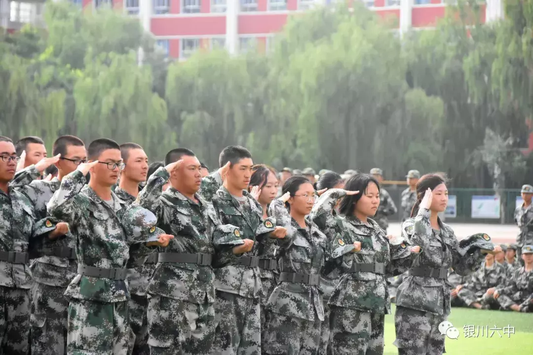 银川六中举行2019级高一新生军训汇报表演暨总结表彰大会
