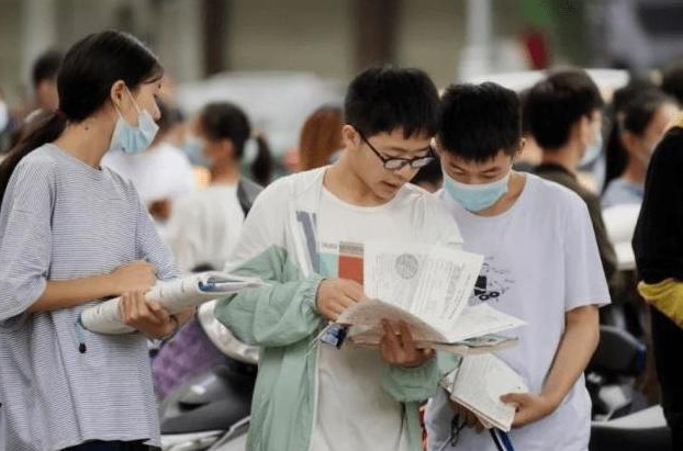 初中生喜迎中考“新政策”，预计2023年全面落实，家长直呼等到了