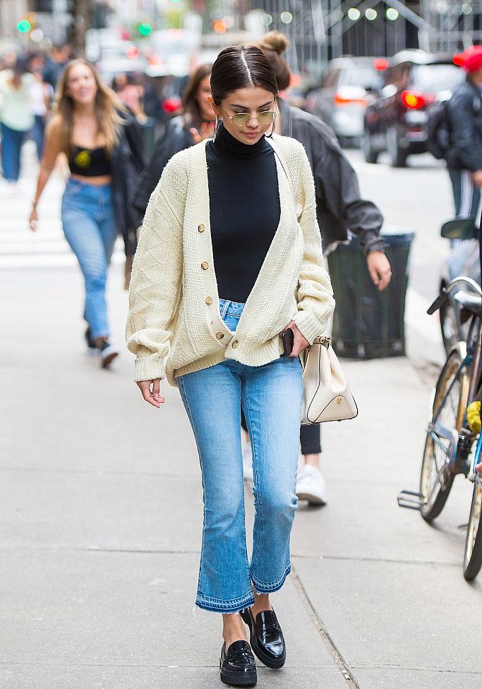 今年流行“毛衣+高领衫”的穿法，温暖时髦有层次感，气质更出众