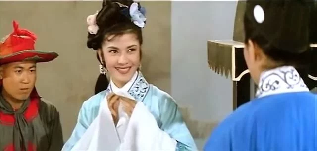难忘的香港老电影《三笑》：秋香美貌，回眸一笑百媚生