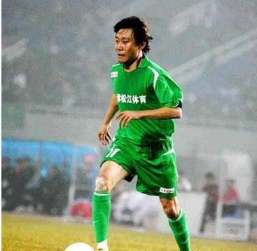 高峰为什么没去02世界杯(让那英苦恋10年未婚生子、却劈腿打人还吸毒，前国脚高峰现状如何)