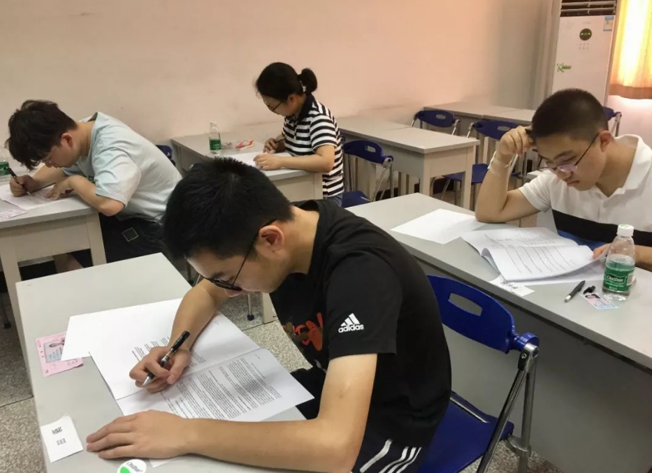 高考试卷如何命题？出题者集体被“监控”，一个多月的生活很煎熬