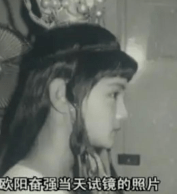 時尚服裝價錢表格模板圖（時尚服裝圖片素材）