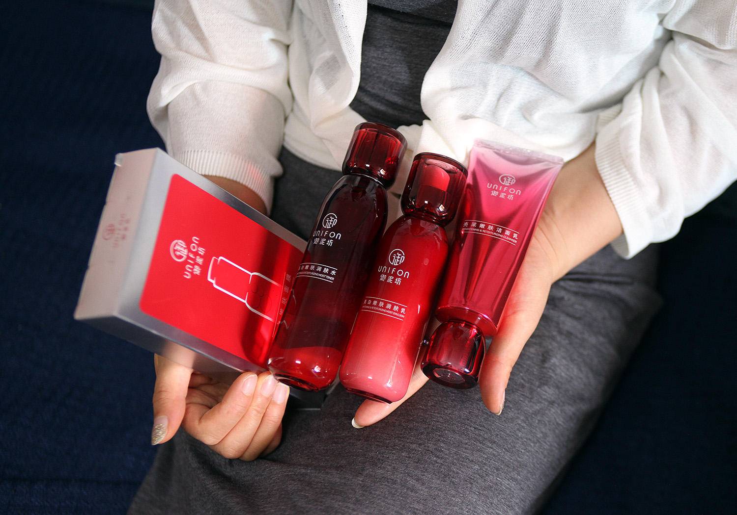 护肤美颜一盒全搞定，御泥坊小红瓶美白嫩肤四件套体验