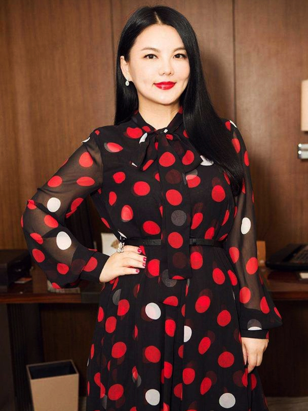 李湘不愧是"人间水蜜桃"!发福之后更显富态,竟然有点羡慕了