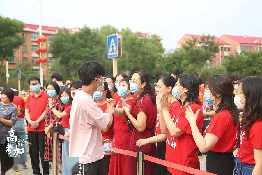 共享单车半路爆胎，福建一考生因此错过高考，真的是太让人心疼了