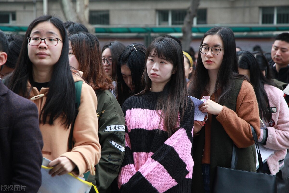 成人自考学历可以考公务员吗？可以考！最好有本科学历