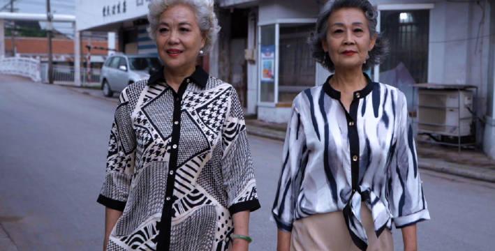 当代女大学生的“迷惑发型”，被钢铁直男调侃：乍一看好像我奶奶