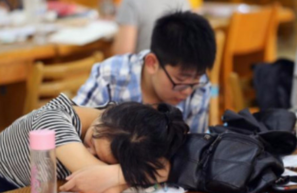 哈佛学子只睡4个小时，清华图书馆座无虚席？这些“鸡汤”你信吗