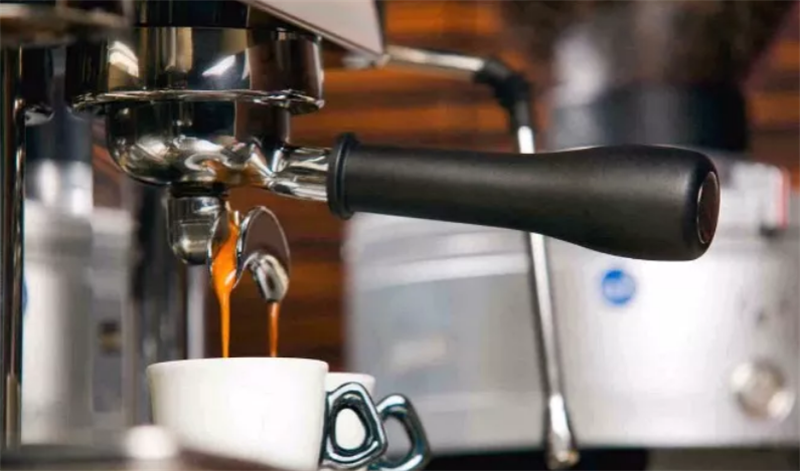 咖啡机款式众多，选到眼花缭乱，看懂这些技巧让你购买路上不迷路