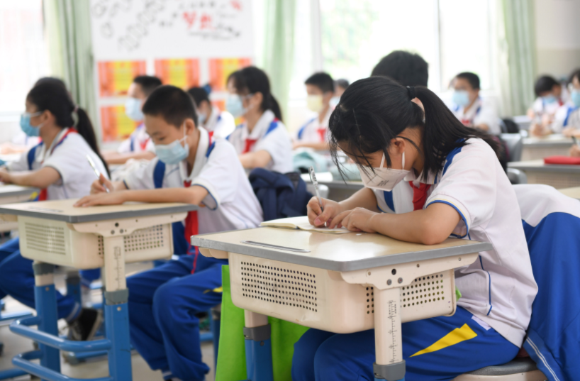 上海出现“天价”校服账单，家长不再随大流，勇敢签下“不同意”