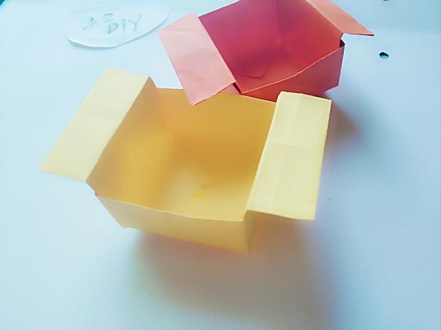 纸盒子的折法图解，如何用一张纸折一个盒子