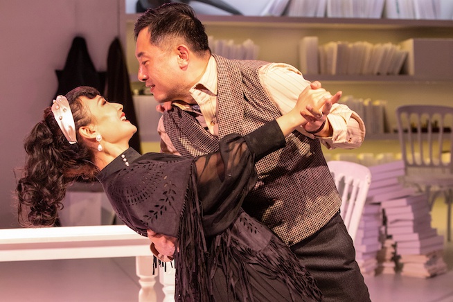 《玩偶之家》|不平等的关系,即使再亲密,也终究是烟花一场