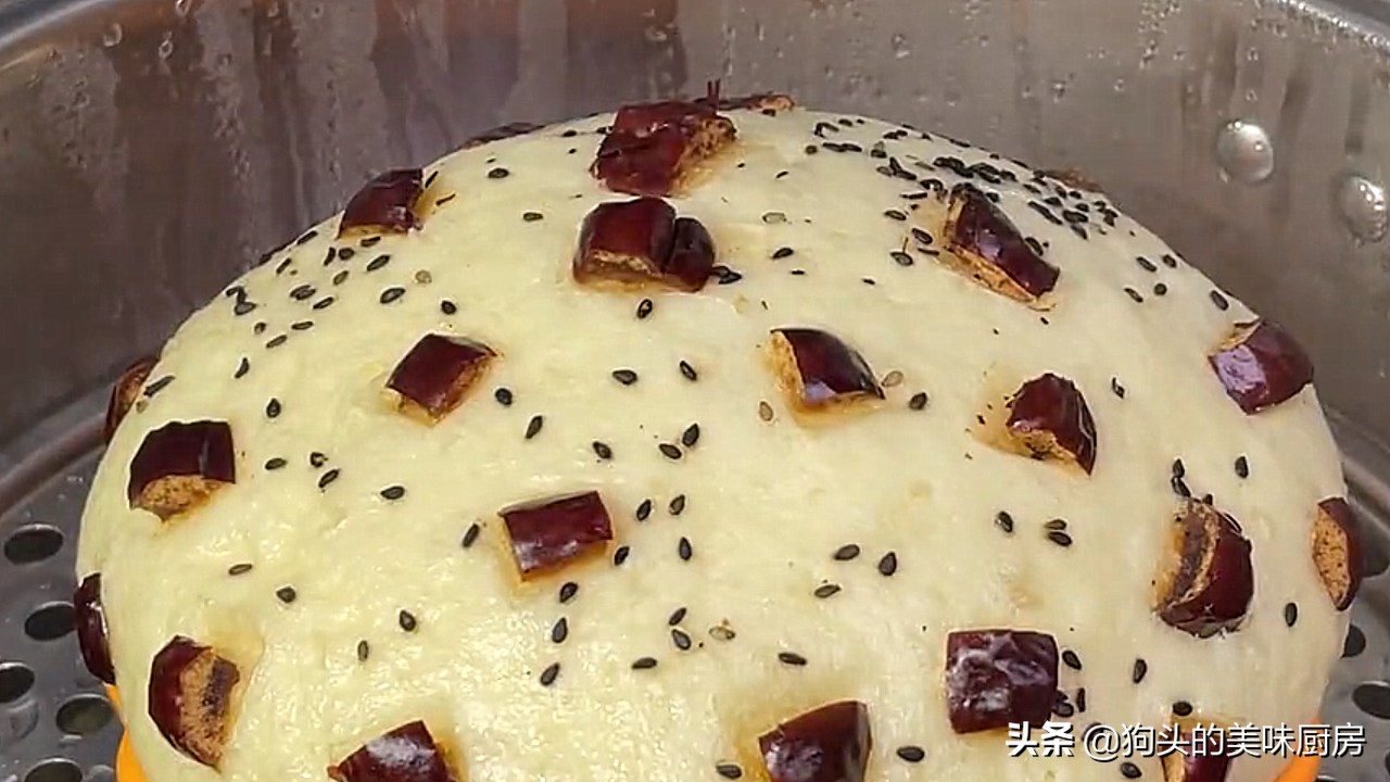 发糕这样做，不用揉面，一搅一蒸就出锅，松软香甜，比面包还好吃