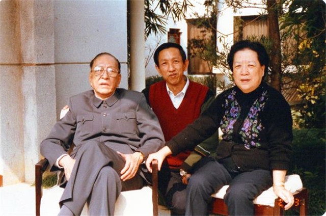 中共元老耿飚：后代子女今何在？3个儿女，无人从政