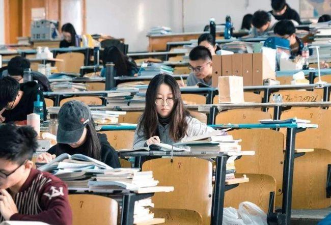 孩子考上民本二本，学费却要2.9万，值吗？老师：这4个专业很值